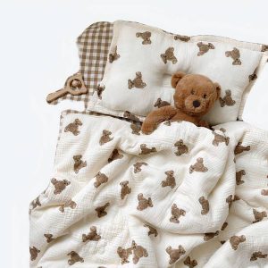 Couverture de bébé en crêpe illustré d’un petit ourson