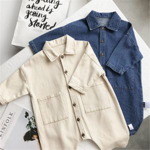 Barboteuse en denim doux pour bébés