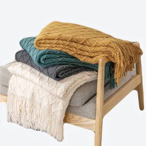 Couverture avec glands tricotés pour nouveau-né