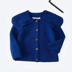 Cardigan tricoté pour bébé avec col à pétales