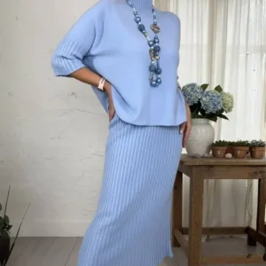 Ensemble Tricot Élégant Femme – Pull Col Roulé Côtelé et Jupe Midi