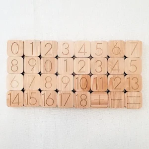 Set de Cubes Chiffres 0 à 18 et signes mathématiques en bois