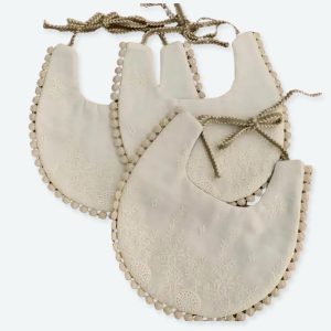 Bavoir en coton brodé double-face