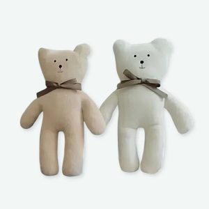 Mignon ourson en peluche pour bébé