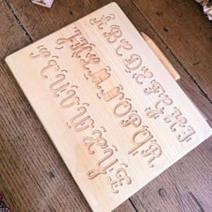 Planche d'écriture Montessori Alphabet en lettres cursives Majuscules