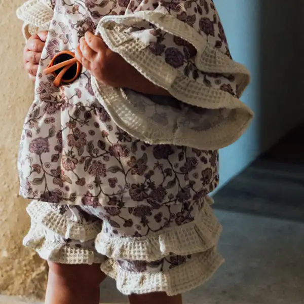 Short bébé en coton bio fleuri POIRIER – Image 3