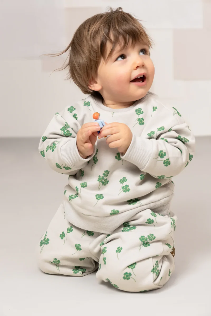 Pantalon Carrot Molleton Gris trèfles – Image 6