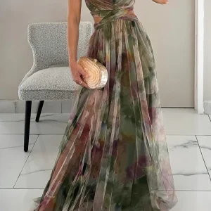 Robe longue élégante avec imprimé et laçage raffiné pour un look chic